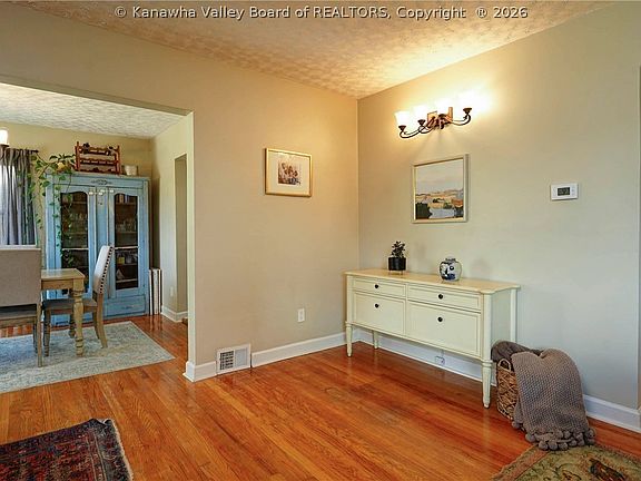 5th image of 847 Lower Chester Rd