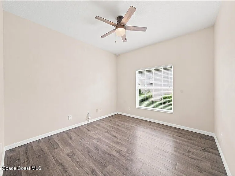 5647 Indigo Crossing Dr — Photo 16