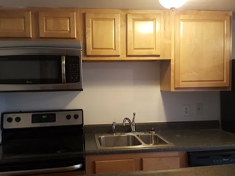 W 3rd Ave 85 NPR — Photo 22
