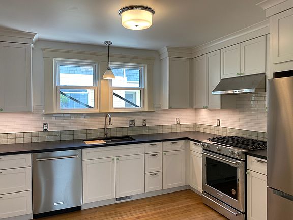 3rd image of 736 Miller Ave