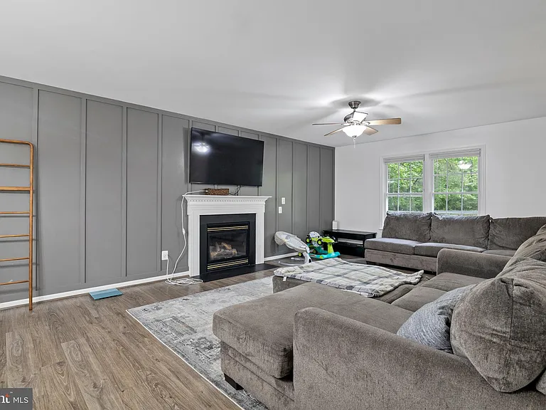 583 Norwich Dr — Photo 6