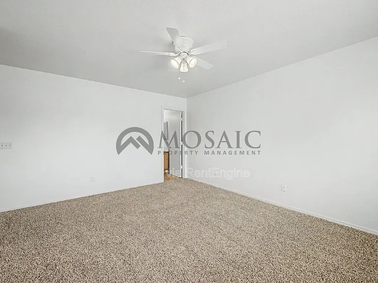 1004 E Cowboy Cove Trl — Photo 12