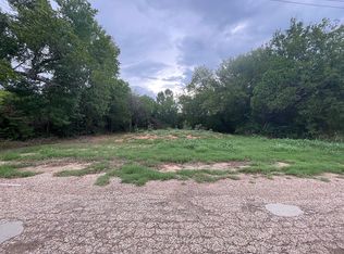 303 Walnut St, Grandview, TX 76050