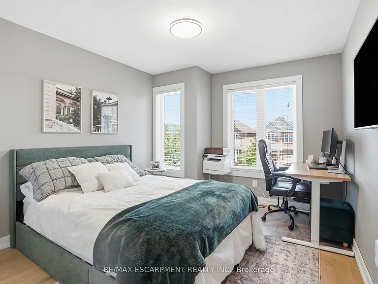 111 Greenstem Cres — Photo 26
