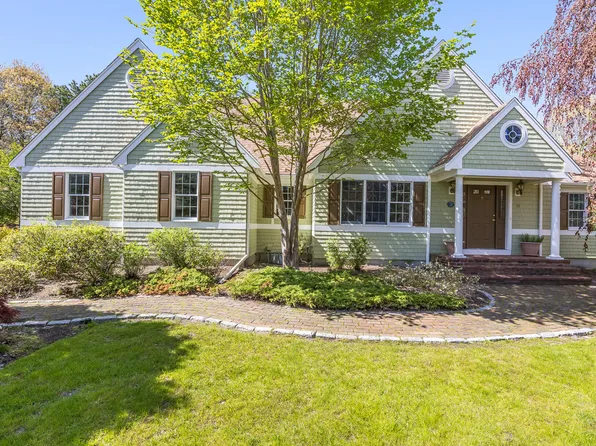 34 Longshank Circle, East Falmouth, MA 02536