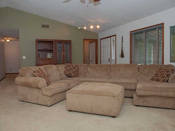 2nd image of 8688 Arcadia Dr