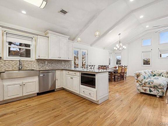 3rd image of 541 East Hudson Street