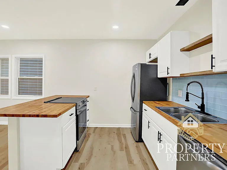 329 E Minnesota St #331 — Photo 4