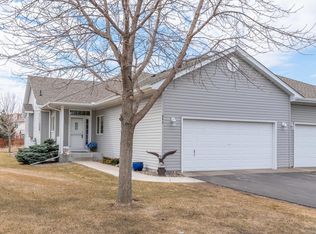 846 Regent Dr, Shakopee, MN 55379