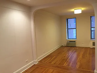 Rented by Metropolis Real Estate of Manhattan