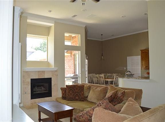 5th image of 421 Pecan Hollow Dr