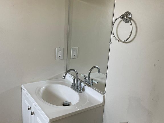 4th image of 440 S Oxford Ave APT 25