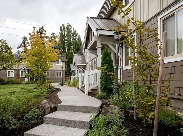 Brittany House Apartments — Photo 31