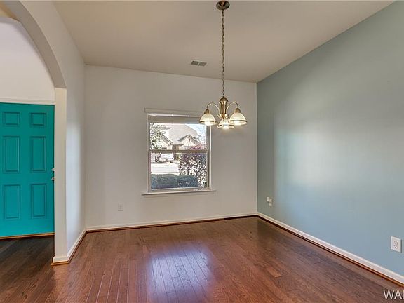 3rd image of 1474 Maxwell Cir