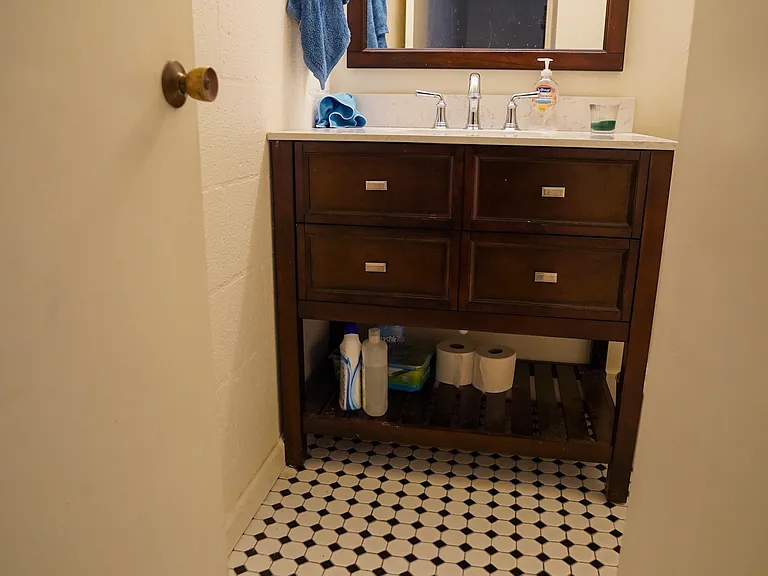 212 Giles St #8 — Photo 6