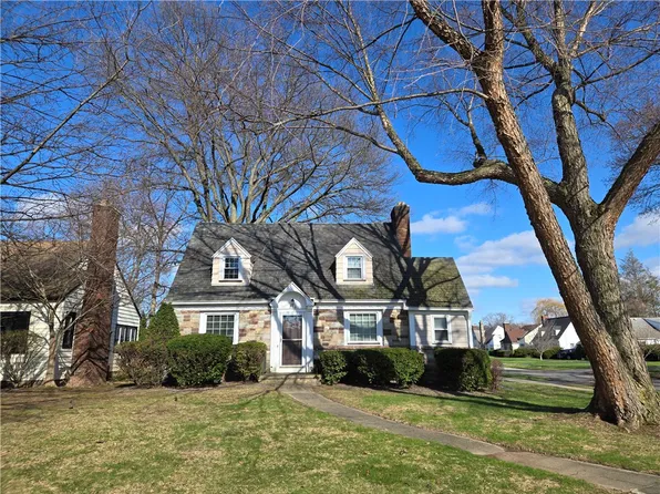 234 Briarwood Dr, Rochester, NY 14617
