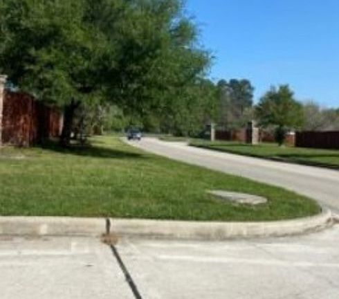 Exterior Neighborhood (street photo)