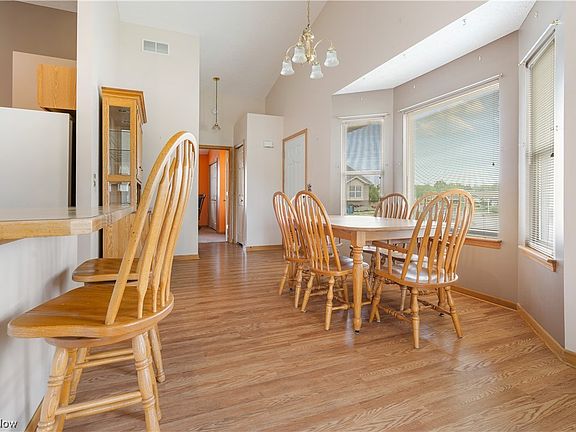 4th image of 1075 Chaucer Cir