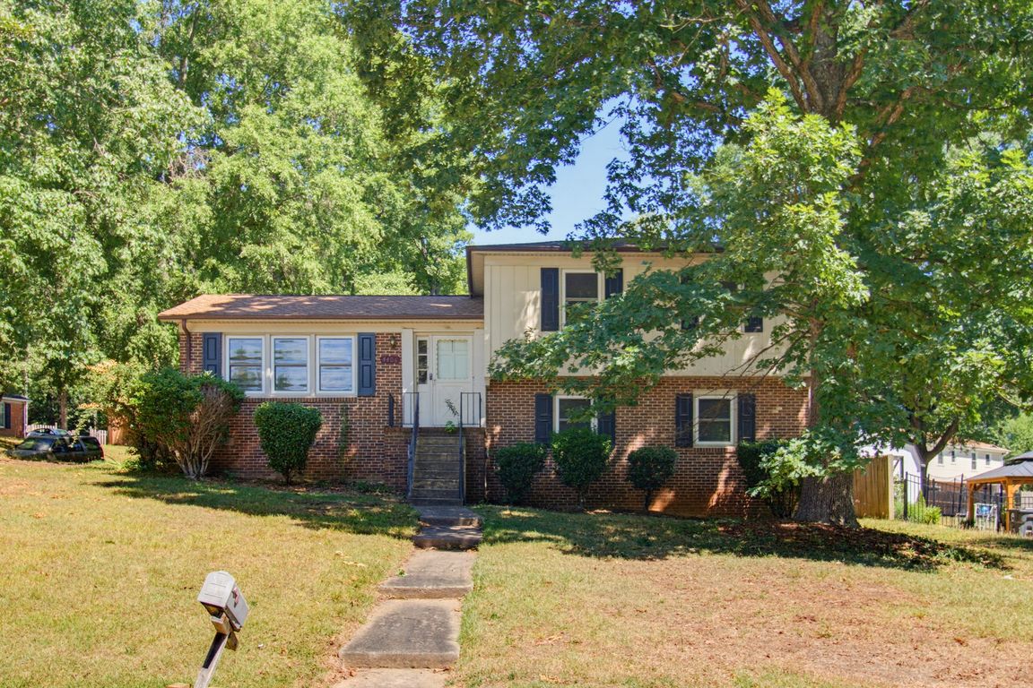 4406 Beckford Dr-1