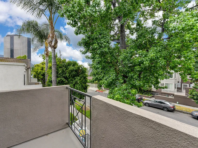 The Woods at Toluca Lake — Photo 20