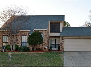 702 Dunaway Dr, Euless, TX 76040