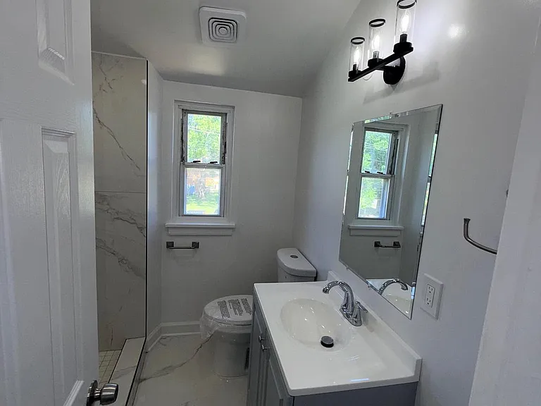 608 Chaplin St SE — Photo 16