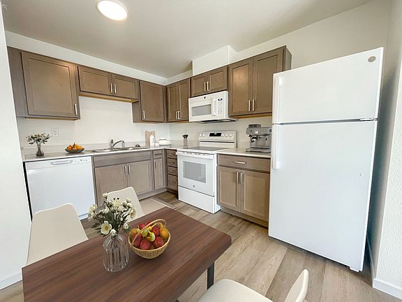 5th image of 825 N 3rd Ave #301