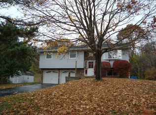 9 Cresthill Ln, Poughkeepsie, NY 12601