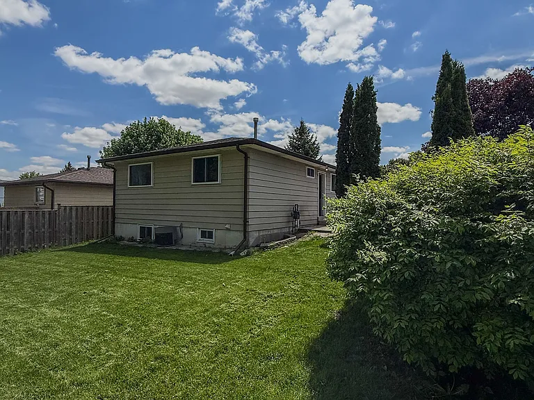 80 Kipling Cres — Photo 33