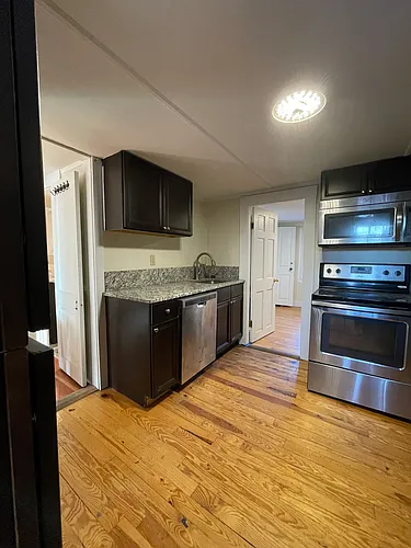 12 Fleet St #B Photo 1