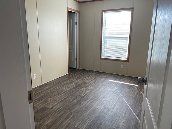 5th image of 3300 Killingsworth Ln #893