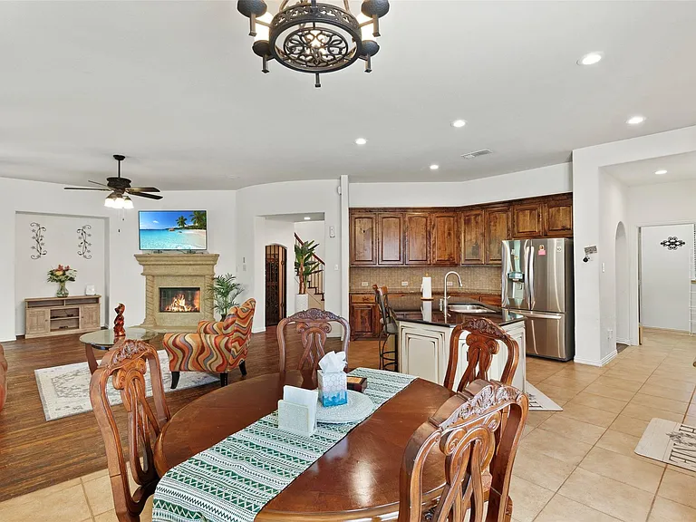 9823 Carriage Hill Ln — Photo 6
