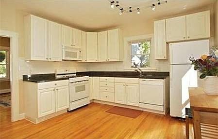 2nd image of 966 Walnut St #1