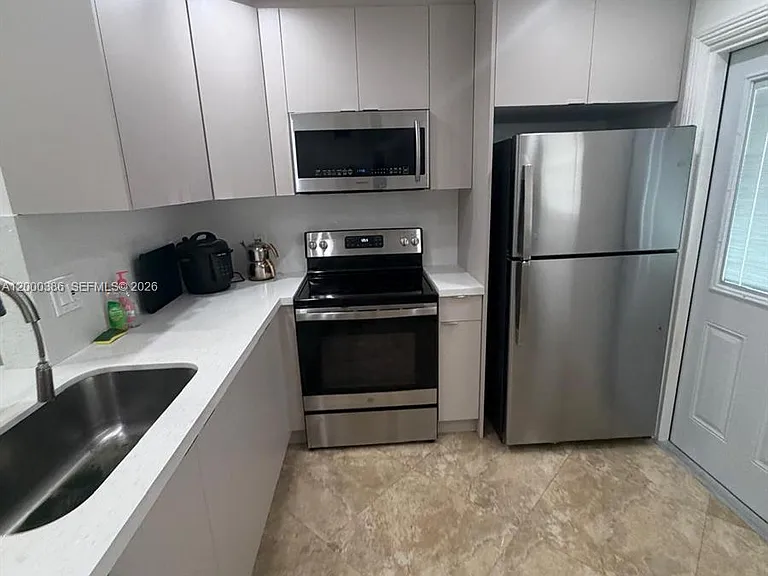 219 NE 14th Ave #101 — Photo 17