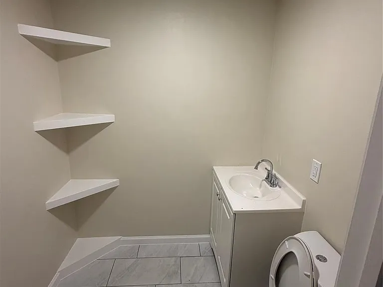 1100 Orchid St — Photo 5