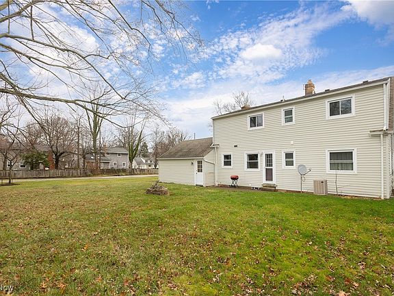3rd image of 528 Douglas Dr