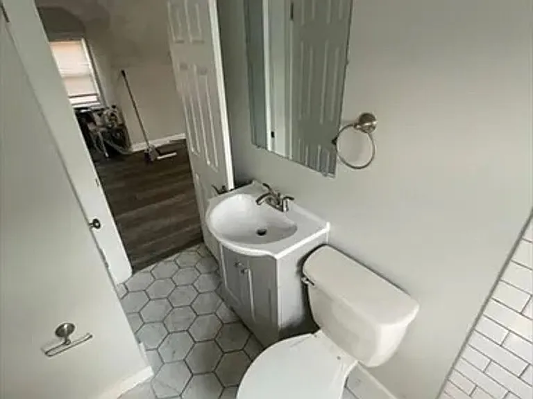 2033 Maple Ave #4 — Photo 9
