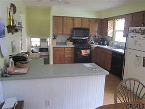 5th image of 9 Locust Dr