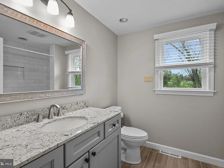 20 Barclay St — Photo 21