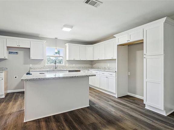 5th image of 203 Avery Dr
