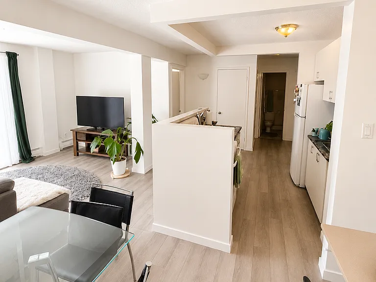 329 18th Ave SW #403 — Photo 4