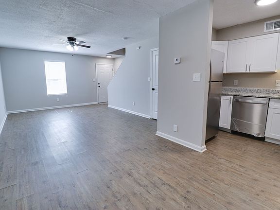 5th image of 604 Dell Dr #15