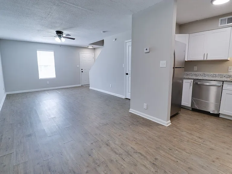 604 Dell Dr — Photo 5