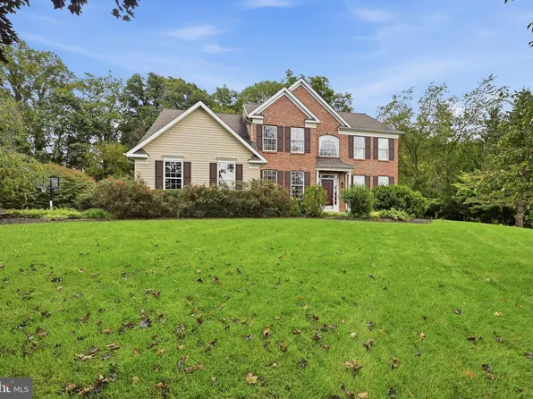 501 Falcon Dr, Kennett Square, PA 19348