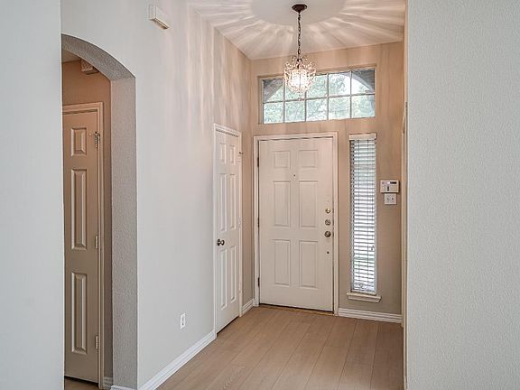 3rd image of 9142 Crenshaw Ln