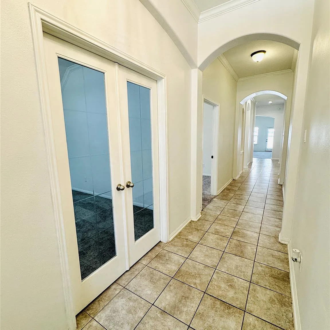4 bed, 2.0 bath, 2368 sqft, $2,400 — Photo 1