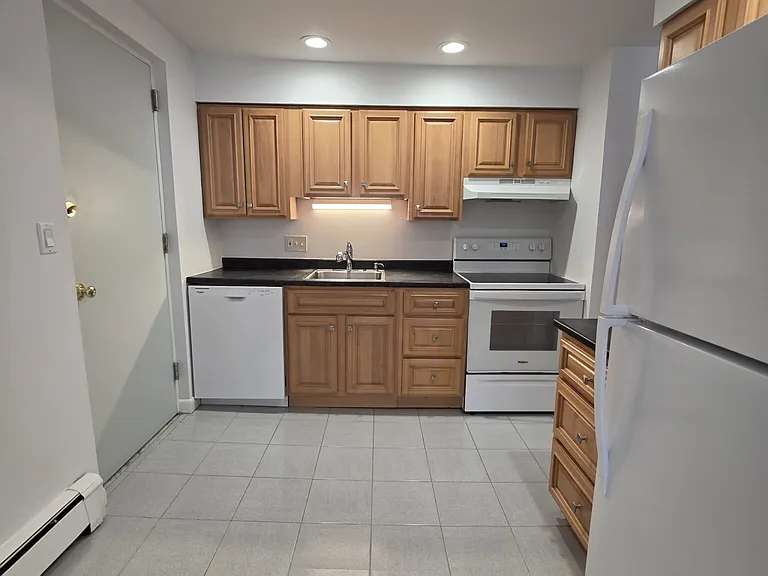 65 Miller St #B11 — Photo 2