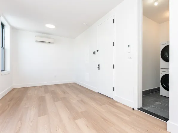 589 Knickerbocker Avenue image 9 of 15