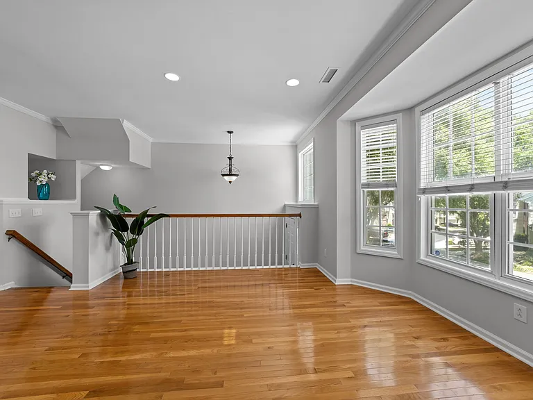 6809 Middleboro Dr — Photo 10