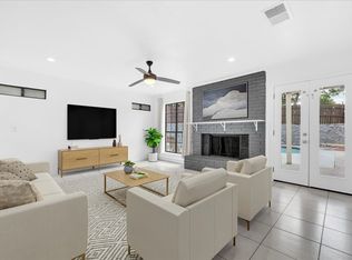 392 Creekwood Dr, Lancaster, TX 75146